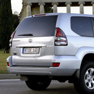 Бампер задний в цвет кузова Toyota Land Cruiser Prado 120 (2002-2009)